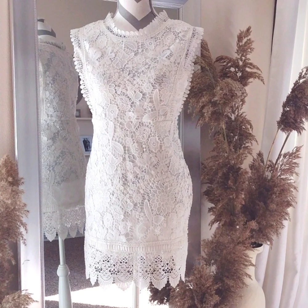 Pink Lily white overlay lace dress - Picture 2 of 9